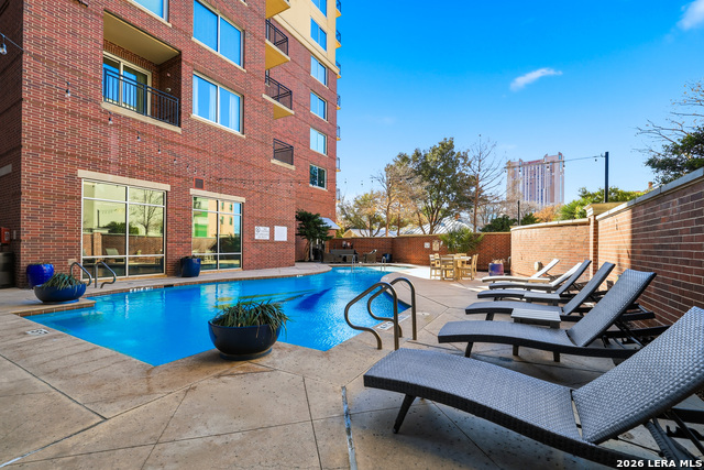 Image 39 of 47 For 215 Center  408