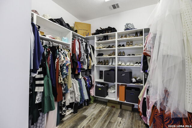 Image 18 of 27 For 3780 Cremini