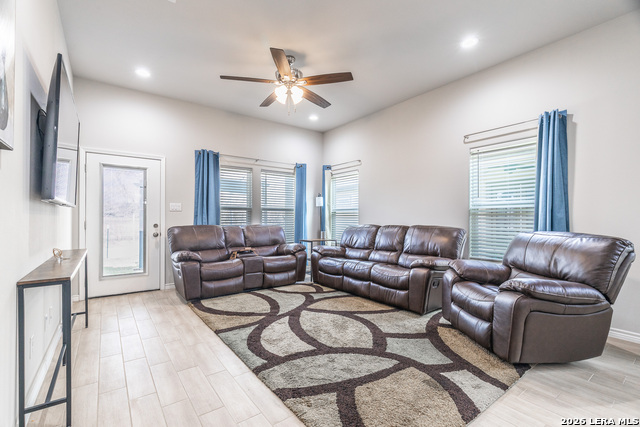 Image 9 of 38 For 772 Crestview