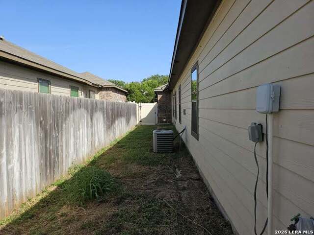 Image 18 of 18 For 1049-1051 Carolyn Cove