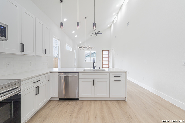 Image 11 of 30 For 915 Saint James