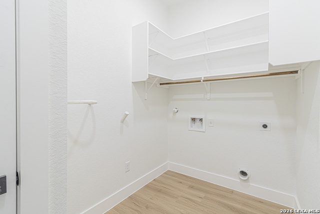 Image 12 of 30 For 915 Saint James