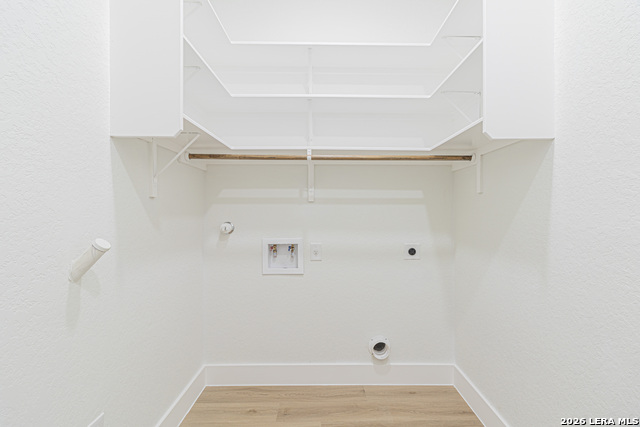 Image 13 of 30 For 915 Saint James