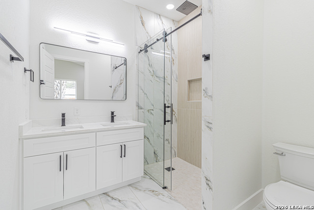 Image 17 of 30 For 915 Saint James