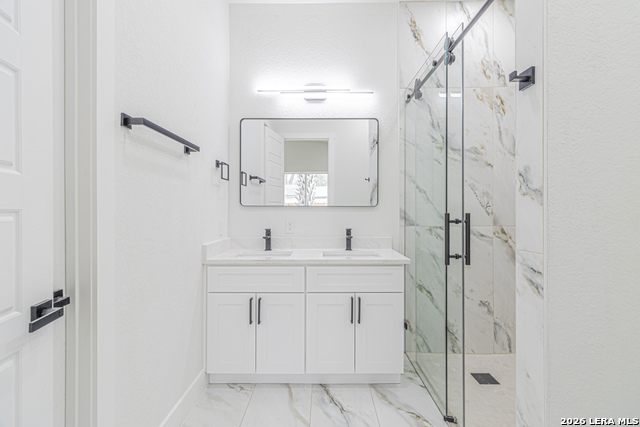 Image 18 of 30 For 915 Saint James