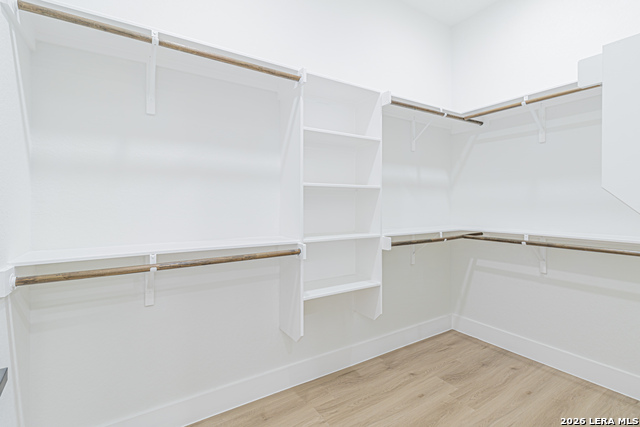 Image 19 of 30 For 915 Saint James