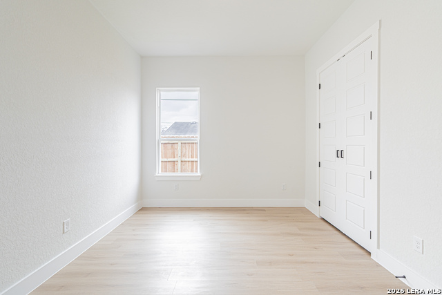 Image 22 of 30 For 915 Saint James