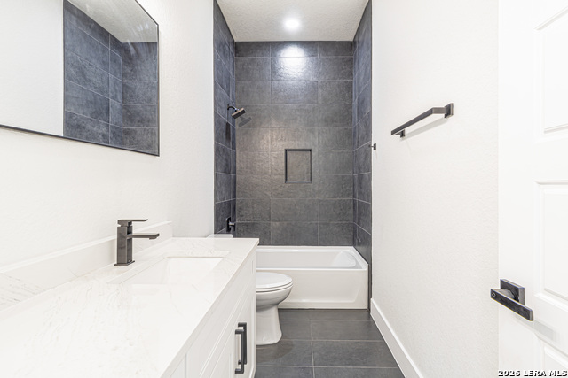 Image 25 of 30 For 915 Saint James