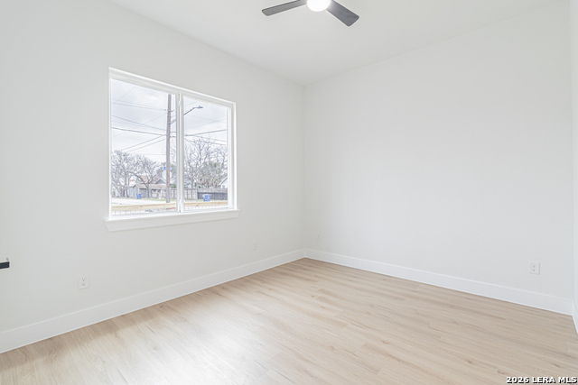 Image 26 of 30 For 915 Saint James