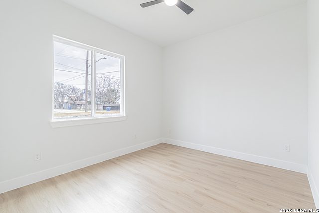 Image 27 of 30 For 915 Saint James