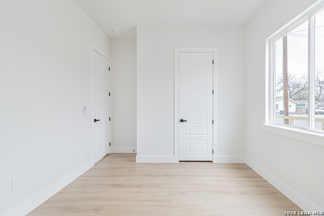 Image 28 of 30 For 915 Saint James