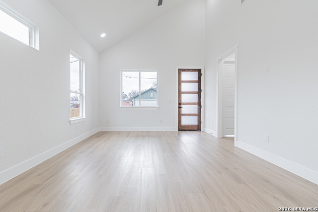 Image 6 of 30 For 915 Saint James