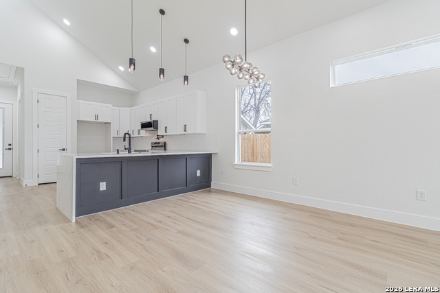 Image 7 of 30 For 915 Saint James