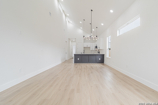 Image 8 of 30 For 915 Saint James