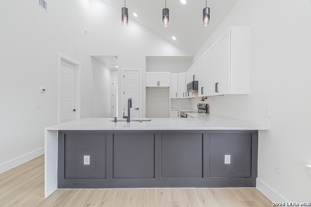 Image 9 of 30 For 915 Saint James