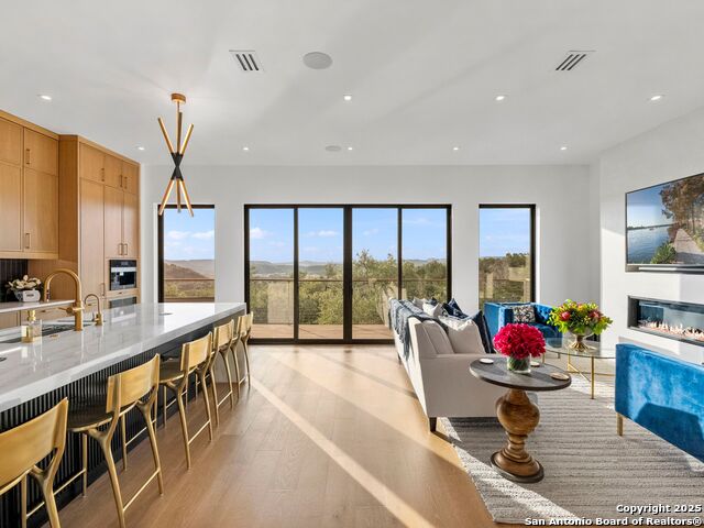 Image 11 of 80 For 1104 Summit Ridge Dr