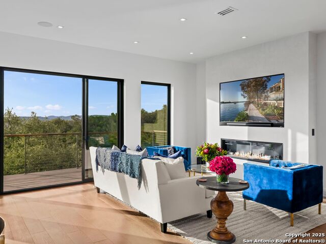 Image 13 of 80 For 1104 Summit Ridge Dr