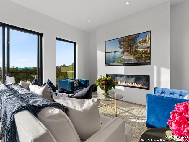 Image 14 of 80 For 1104 Summit Ridge Dr