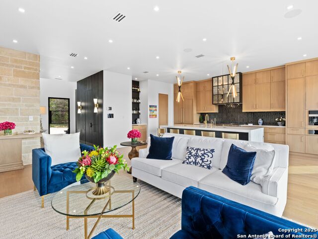 Image 15 of 80 For 1104 Summit Ridge Dr