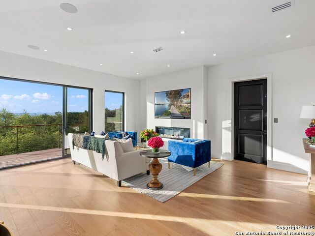 Image 16 of 80 For 1104 Summit Ridge Dr