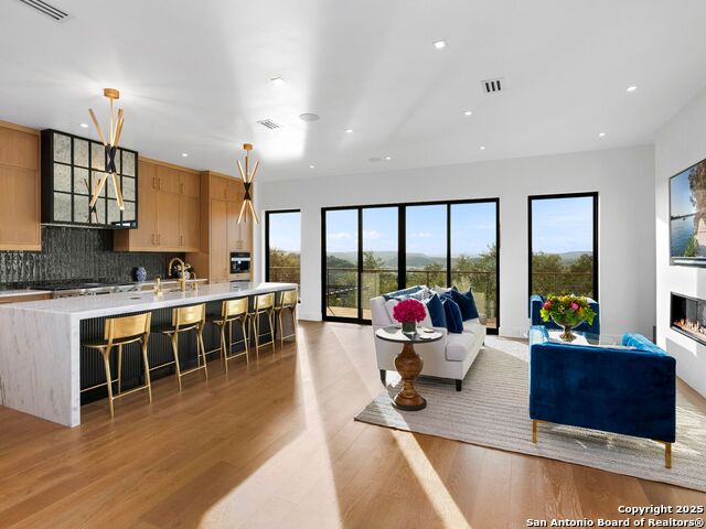 Image 4 of 80 For 1104 Summit Ridge Dr