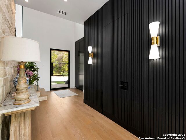 Image 7 of 80 For 1104 Summit Ridge Dr