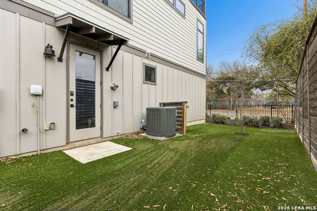 Image 23 of 25 For 1423 Presa St S 102