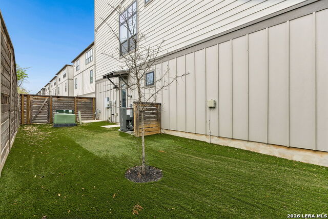 Image 24 of 25 For 1423 Presa St S 102