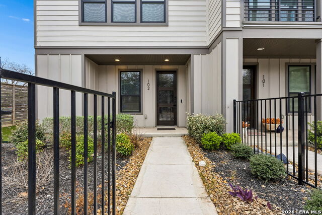 Image 3 of 25 For 1423 Presa St S 102