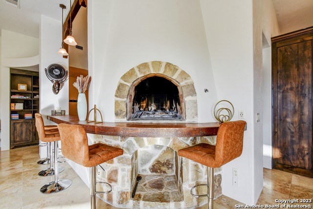 Listing photo id 13 for 202 Waterstone Pkwy