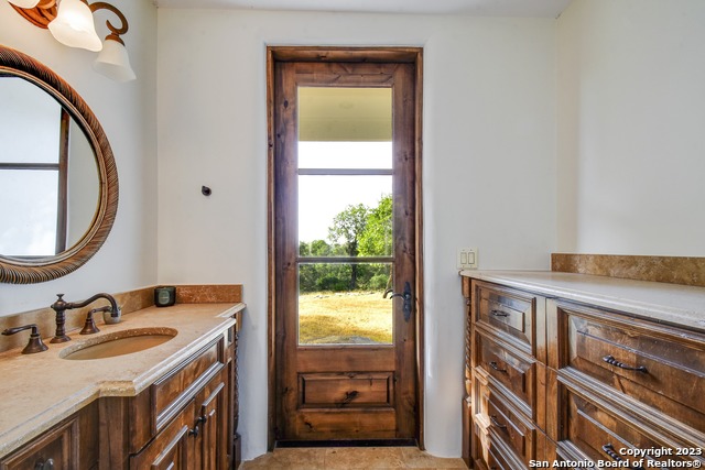 Listing photo id 22 for 202 Waterstone Pkwy