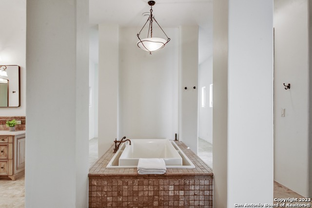 Listing photo id 23 for 202 Waterstone Pkwy