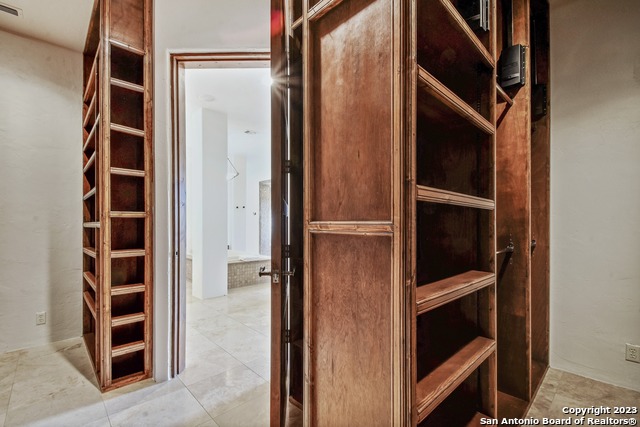 Listing photo id 26 for 202 Waterstone Pkwy