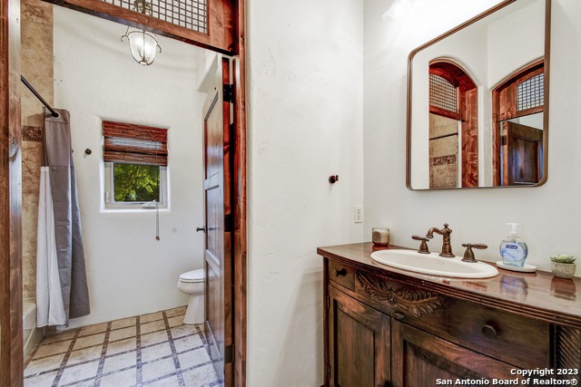 Listing photo id 30 for 202 Waterstone Pkwy