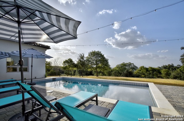 Listing photo id 39 for 202 Waterstone Pkwy