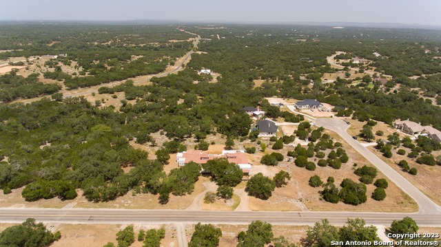 Listing photo id 43 for 202 Waterstone Pkwy