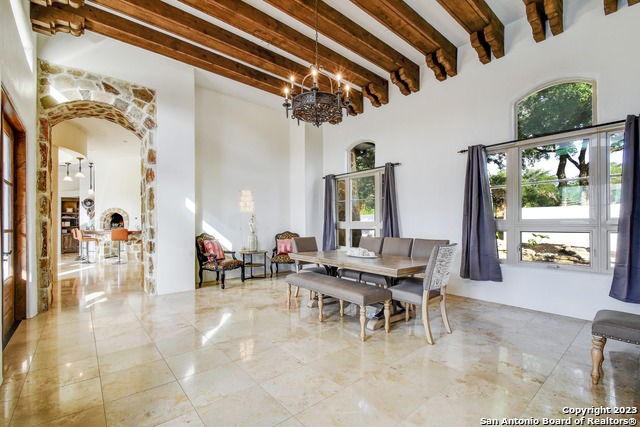 Listing photo id 3 for 202 Waterstone Pkwy