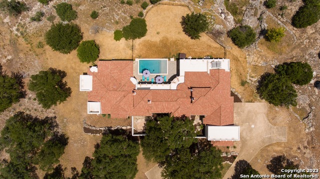 Listing photo id 48 for 202 Waterstone Pkwy