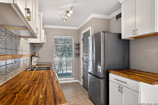 Image 9 of 38 For 1045 Shook Avenue  145h