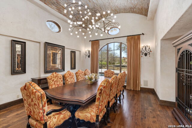 Listing photo id 10 for 210 Riverwood