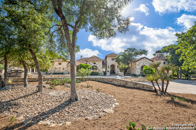 Listing photo id 0 for 210 Riverwood
