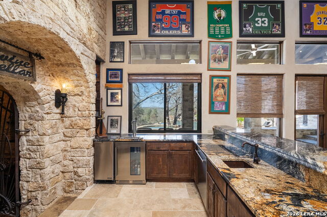 Listing photo id 23 for 210 Riverwood
