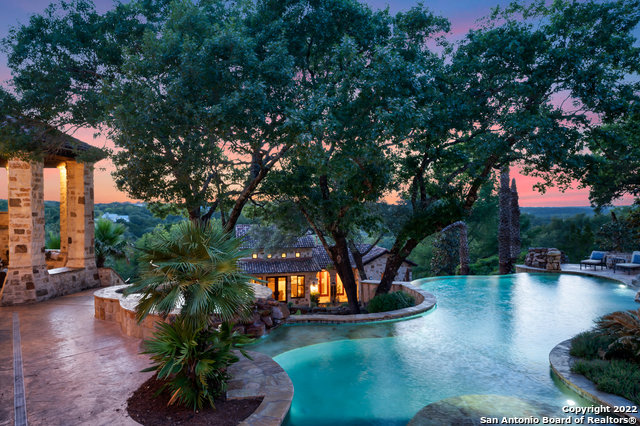 Listing photo id 2 for 210 Riverwood