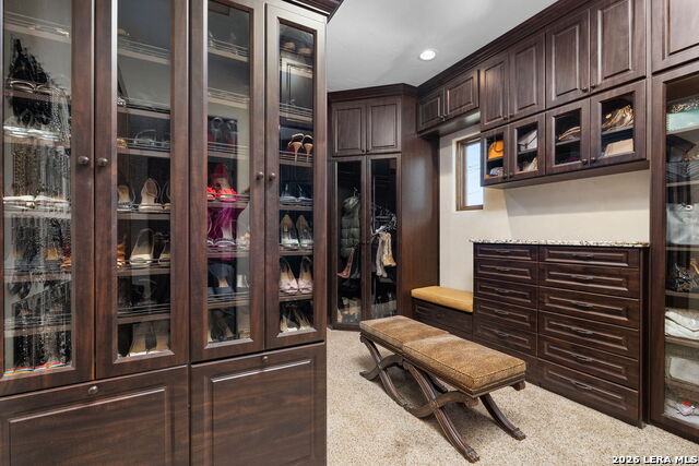 Listing photo id 38 for 210 Riverwood