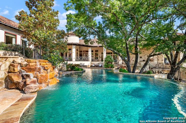 Listing photo id 52 for 210 Riverwood