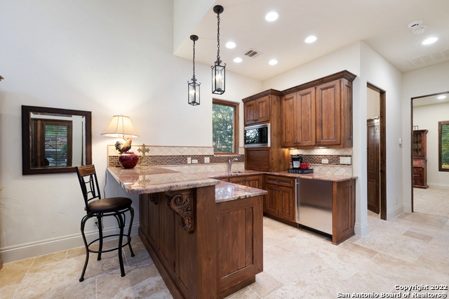 Listing photo id 57 for 210 Riverwood