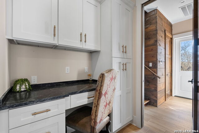 Listing photo id 66 for 210 Riverwood