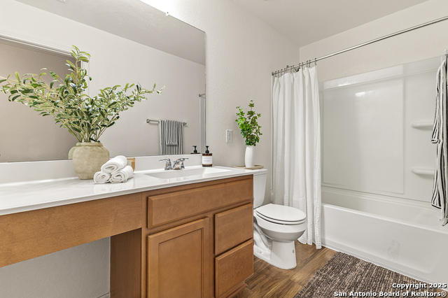 Image 10 of 13 For 11125 Charismatic