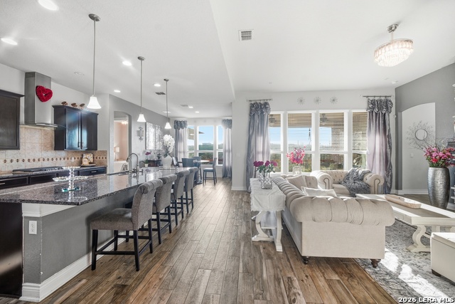 Image 11 of 47 For 25737 Comanche