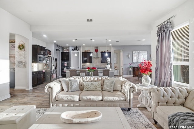 Image 13 of 47 For 25737 Comanche